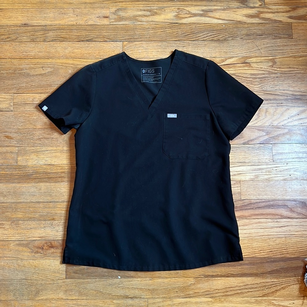 Black Figs Catarina™ One-Pocket Scrub Top